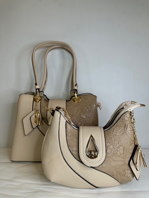 img/products/handbags/HBTO1121A-APR(A) 900.jpg